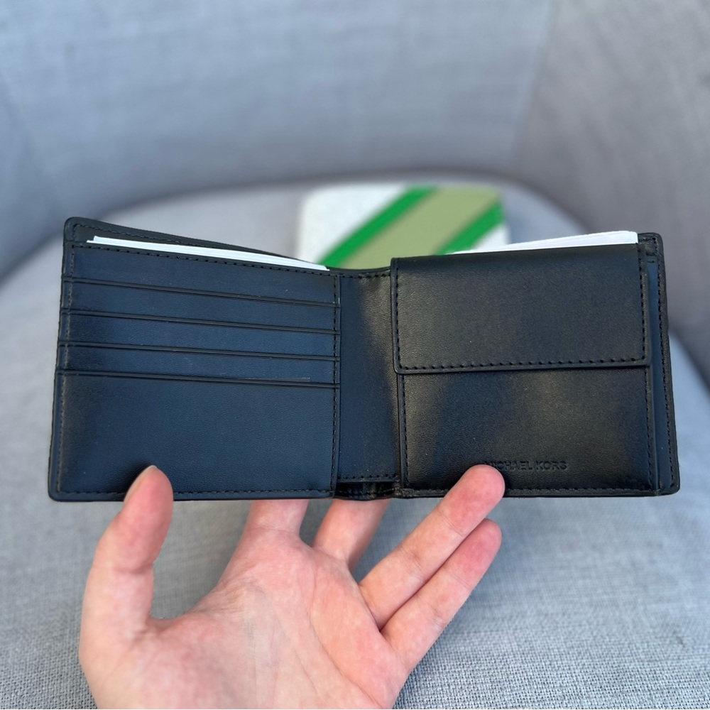 New set of 2 Michael Kors And wallets - Picture 3 of 4